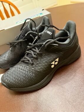 NWT - YONEX SONICAGE 2 Men’s Black  Tennis Shoes - Mens size 7 - Womens 8.5